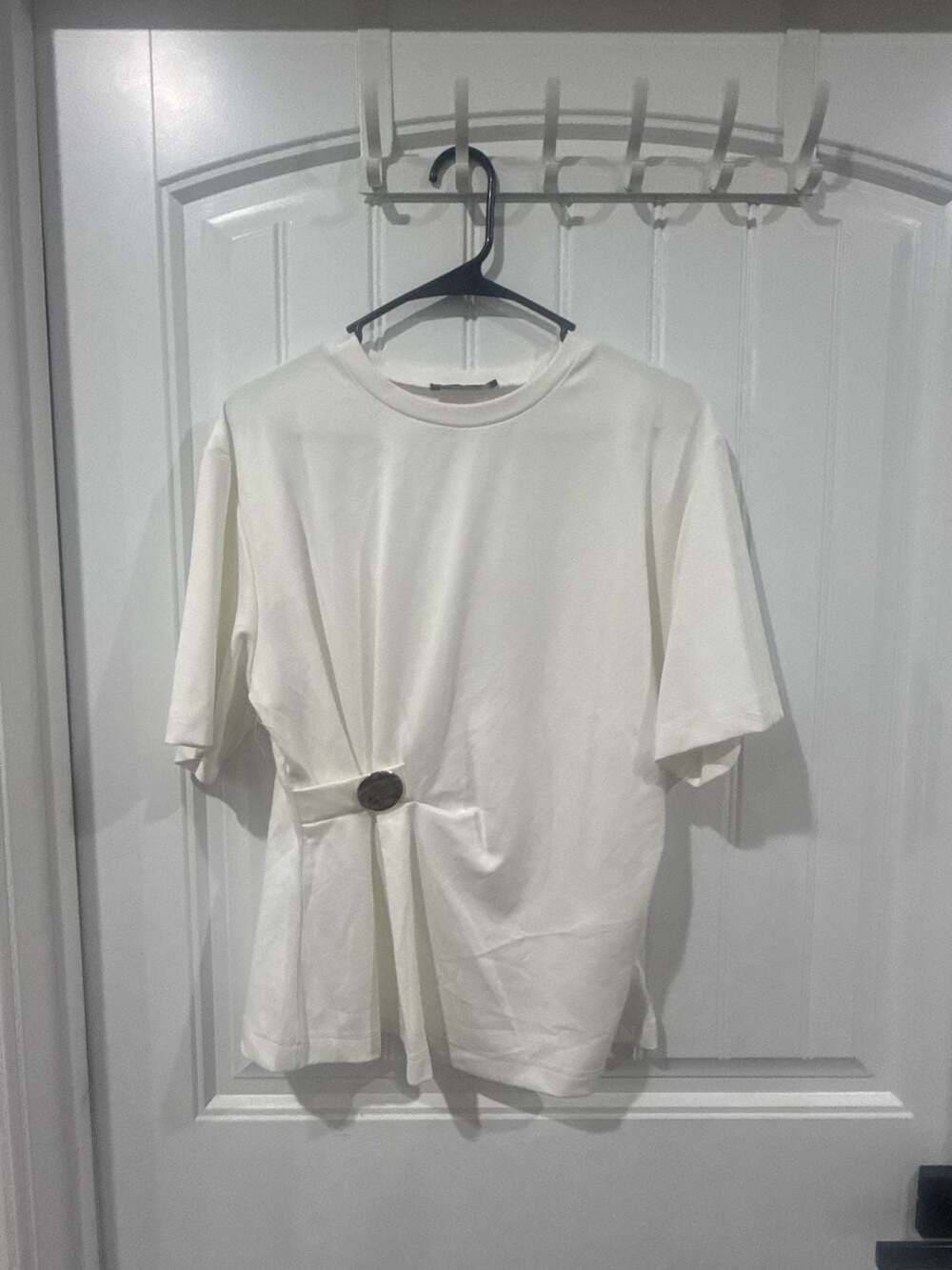On Twelfth White Short Sleeve Side Buckle Ruched Top Size L